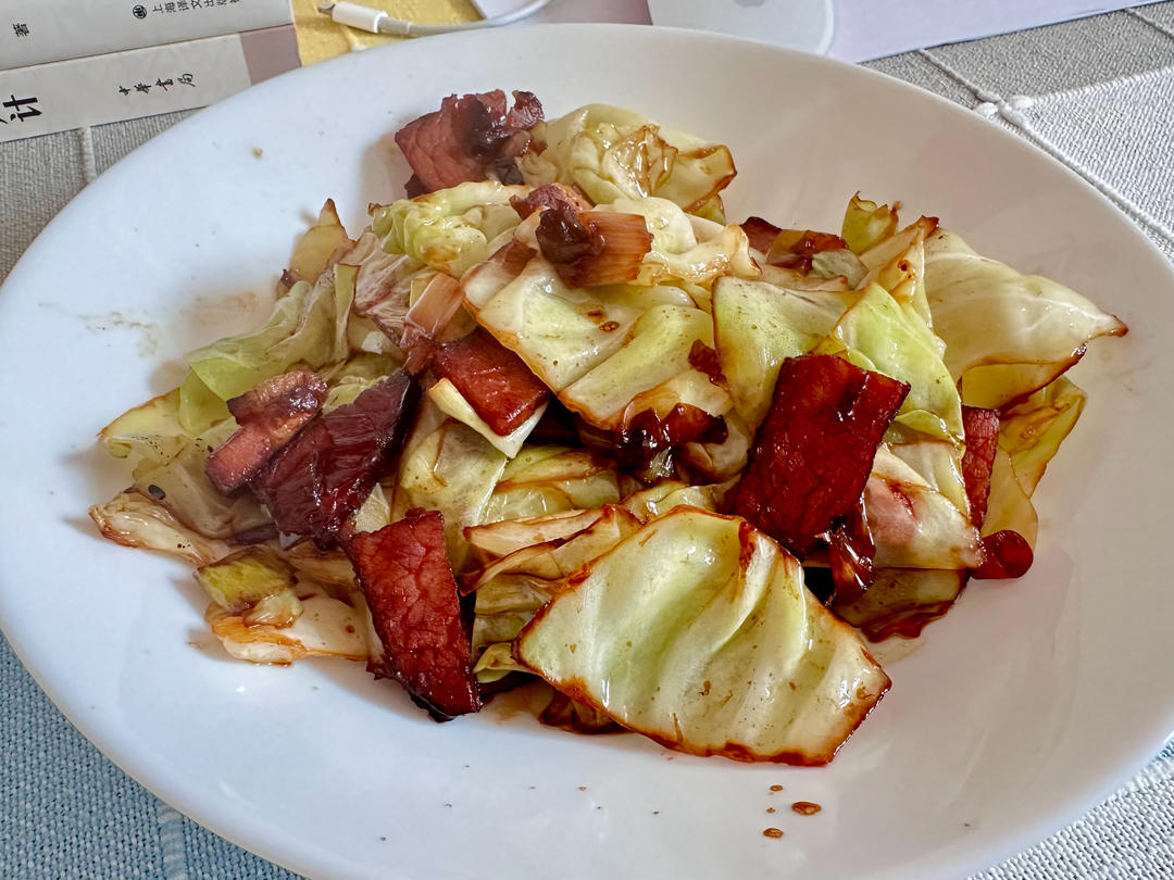 腊肉炒圆白菜