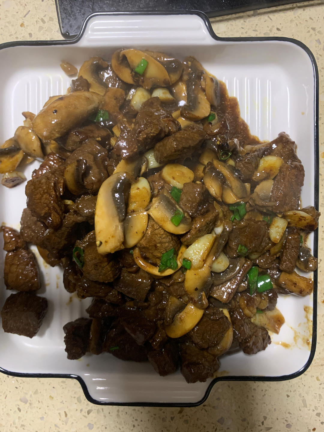 🤤香味浓郁：蒜香口蘑牛肉粒