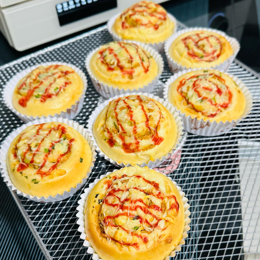 沙拉肉松面包🧀🍅🥗