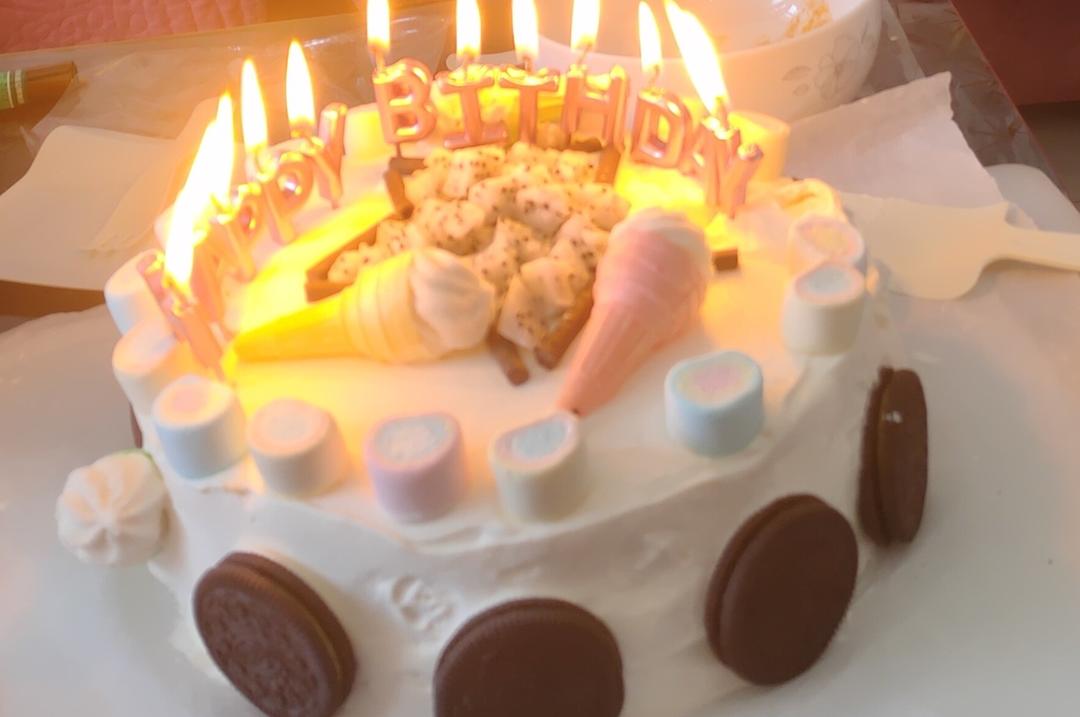 新手必成8寸生日蛋糕（详细多图干货经验分享，解决戚风蛋糕塌陷，奶油饰面涂不好，烤箱温度不好掌握等各种问题）