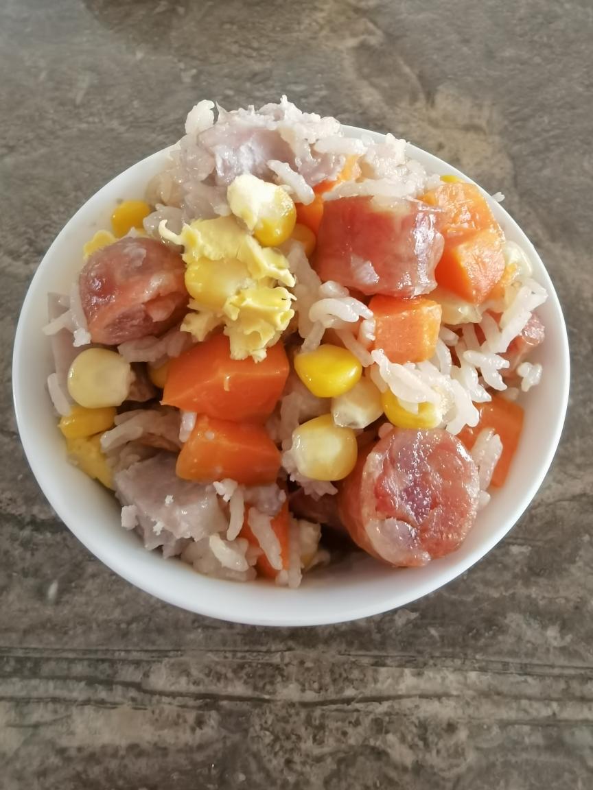 香芋腊肠焖饭的做法