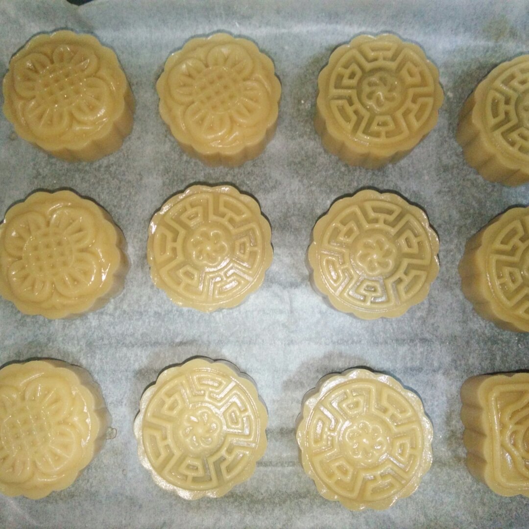 广式莲蓉（豆沙）蛋黄月饼（超详细步骤）