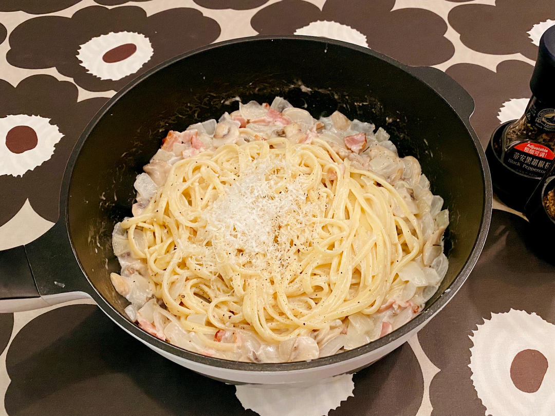 奔跑的雪兔做的白酱意大利面