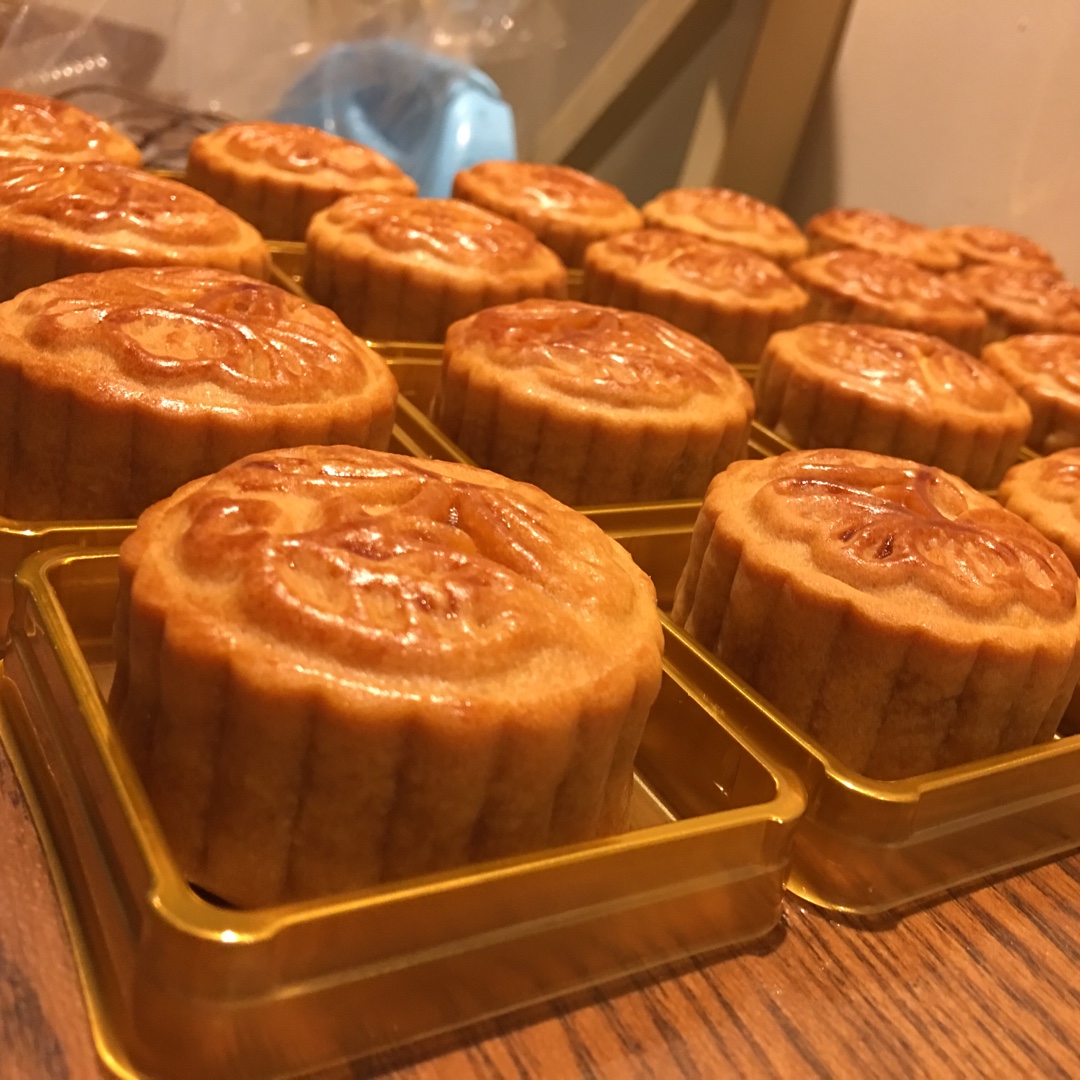 广式月饼—蛋黄莲蓉月饼