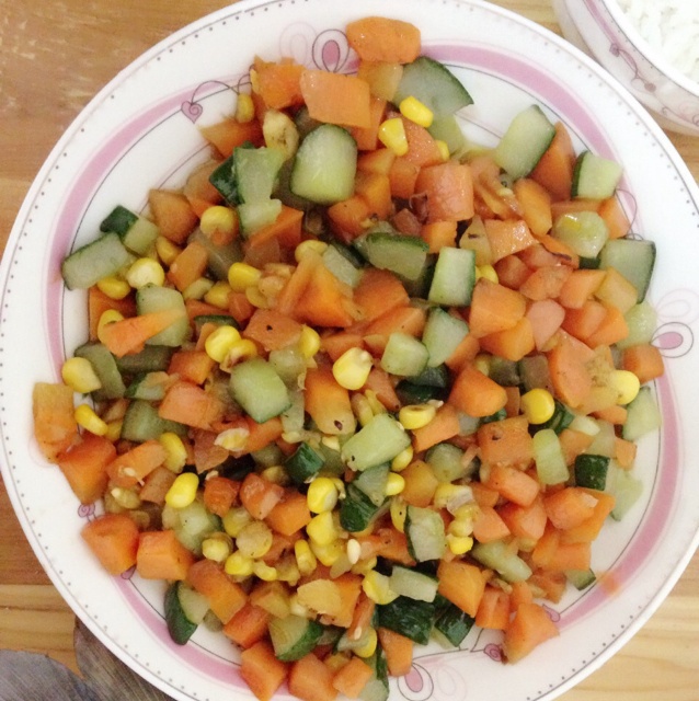 胡萝卜玉米炒黄瓜