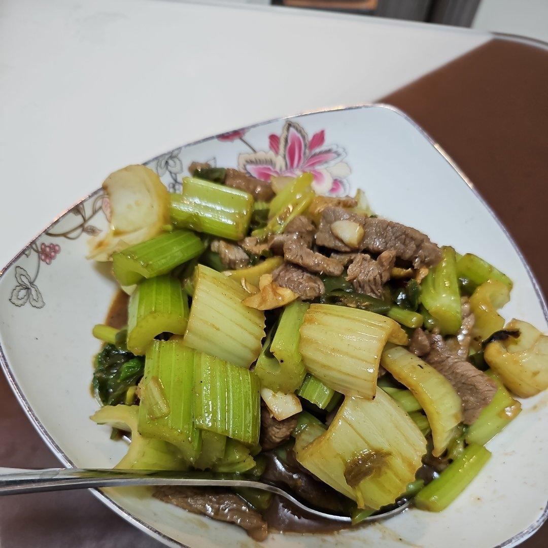 下饭神器又来了，试试这道芹菜炒牛肉！！
