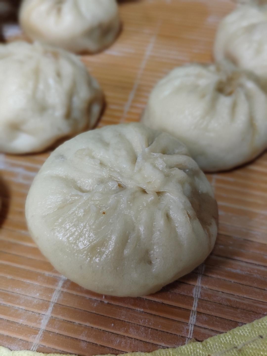 松软多汁的肉包子