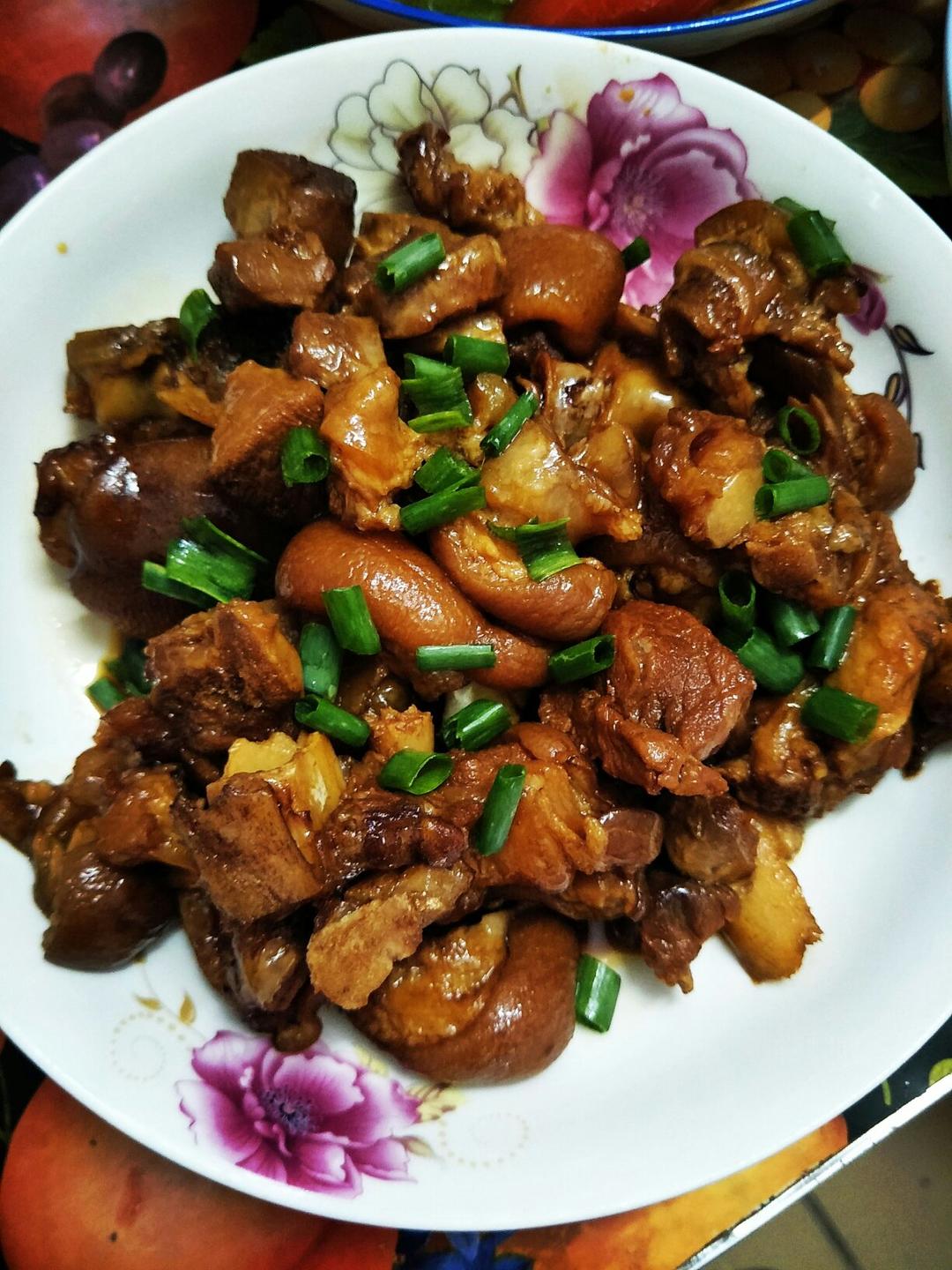 美味的家常菜：红烧猪蹄