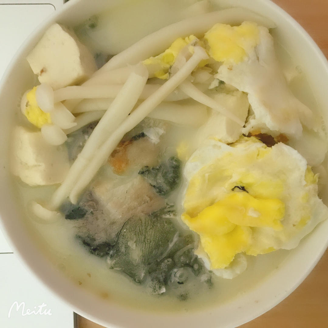 鲜浓鱼汤鲤鱼汤（鲫鱼汤）