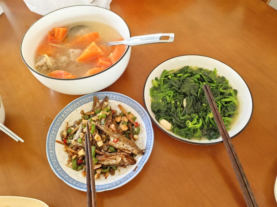 不涩口又嫩的清炒菠菜