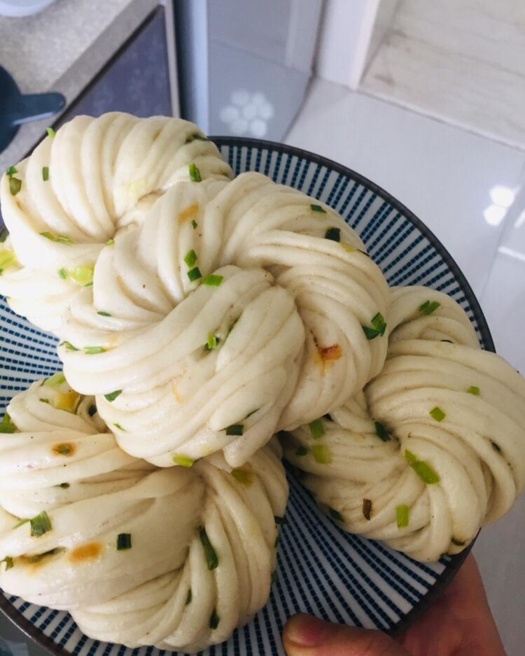 最好吃的火腿葱香花卷—附让葱不变黄的小窍门