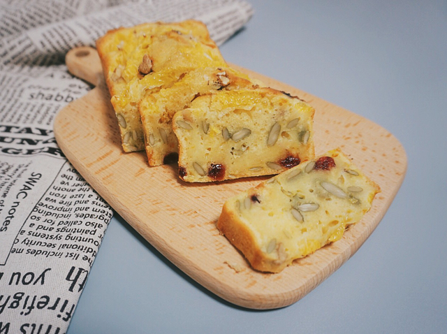 鱼伶伶做的香橙核桃蛋糕(植物油)