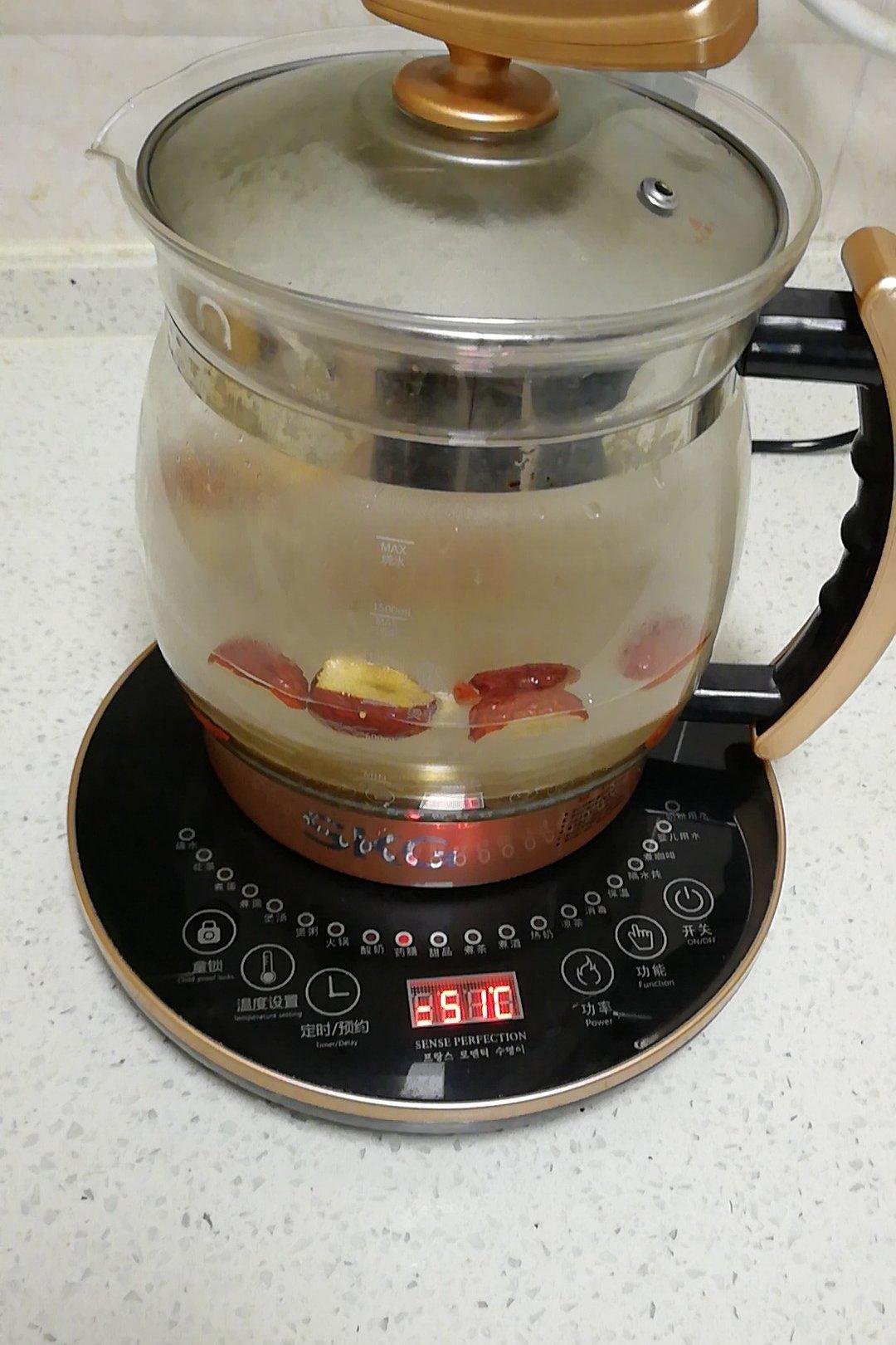 红枣桂圆枸杞红糖水