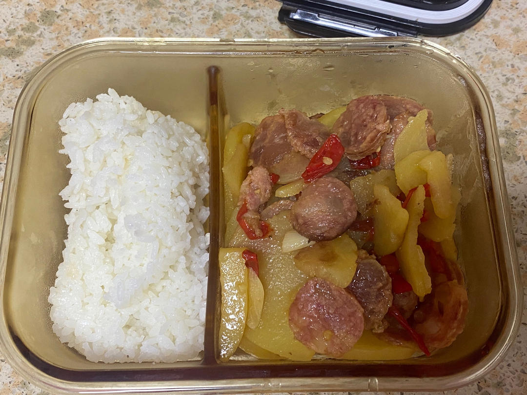 土豆焖腊肠