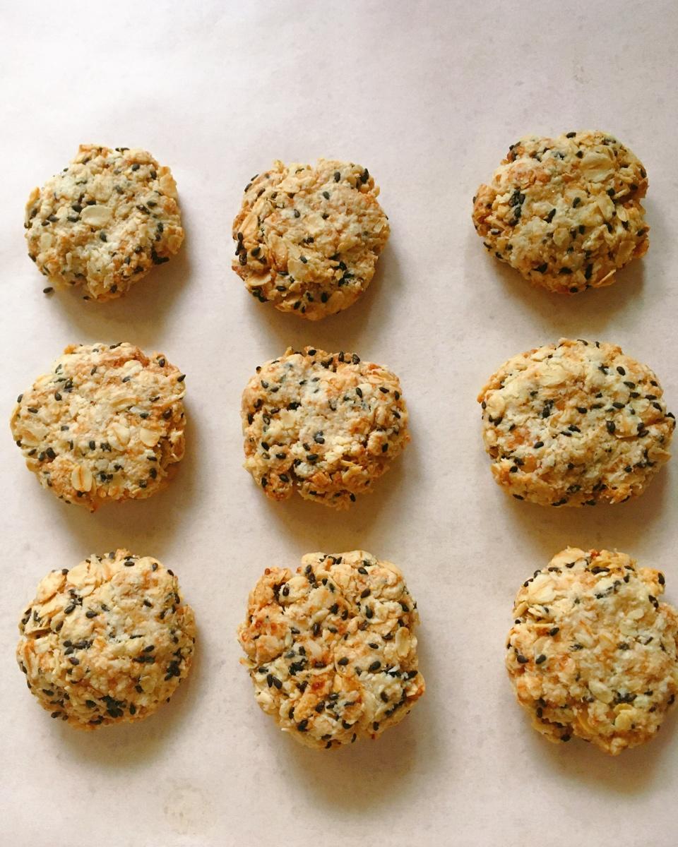 素食:有机燕麦芝麻大饼干