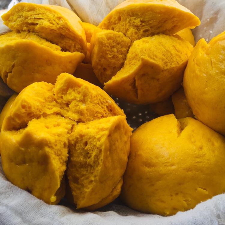 新手也可以--详解如何做出人见人爱、金黄的南瓜馒头