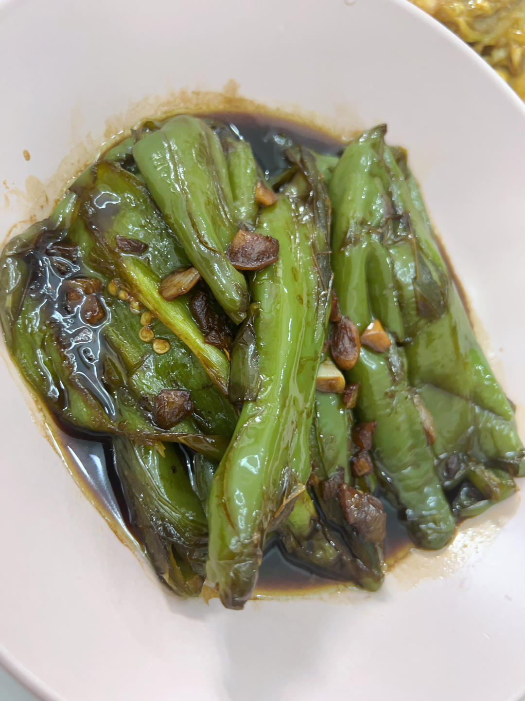 百吃不厌的糖醋虎皮青椒，有丰富的维C、膳食纤维，多吃益善