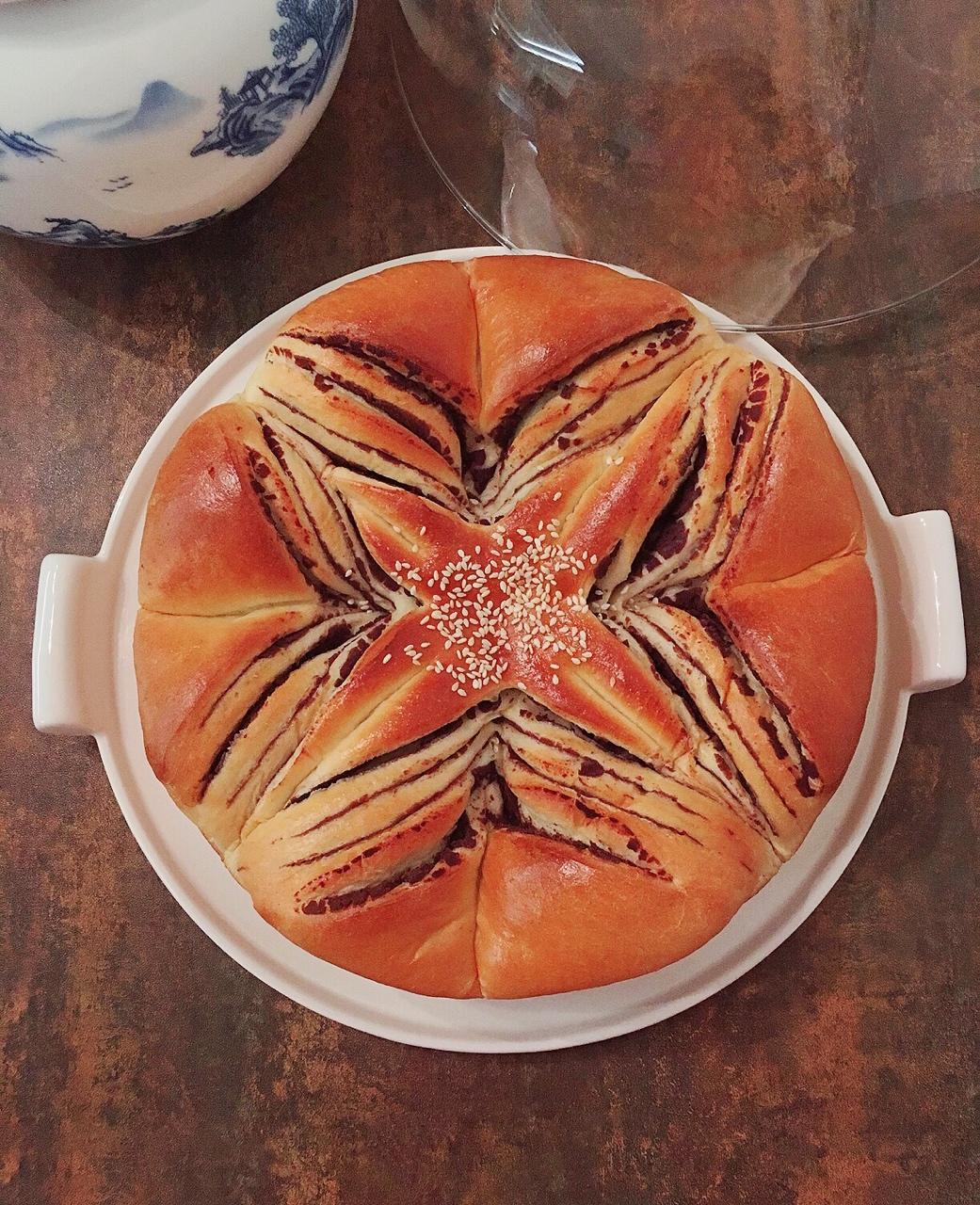 豆沙花式面包