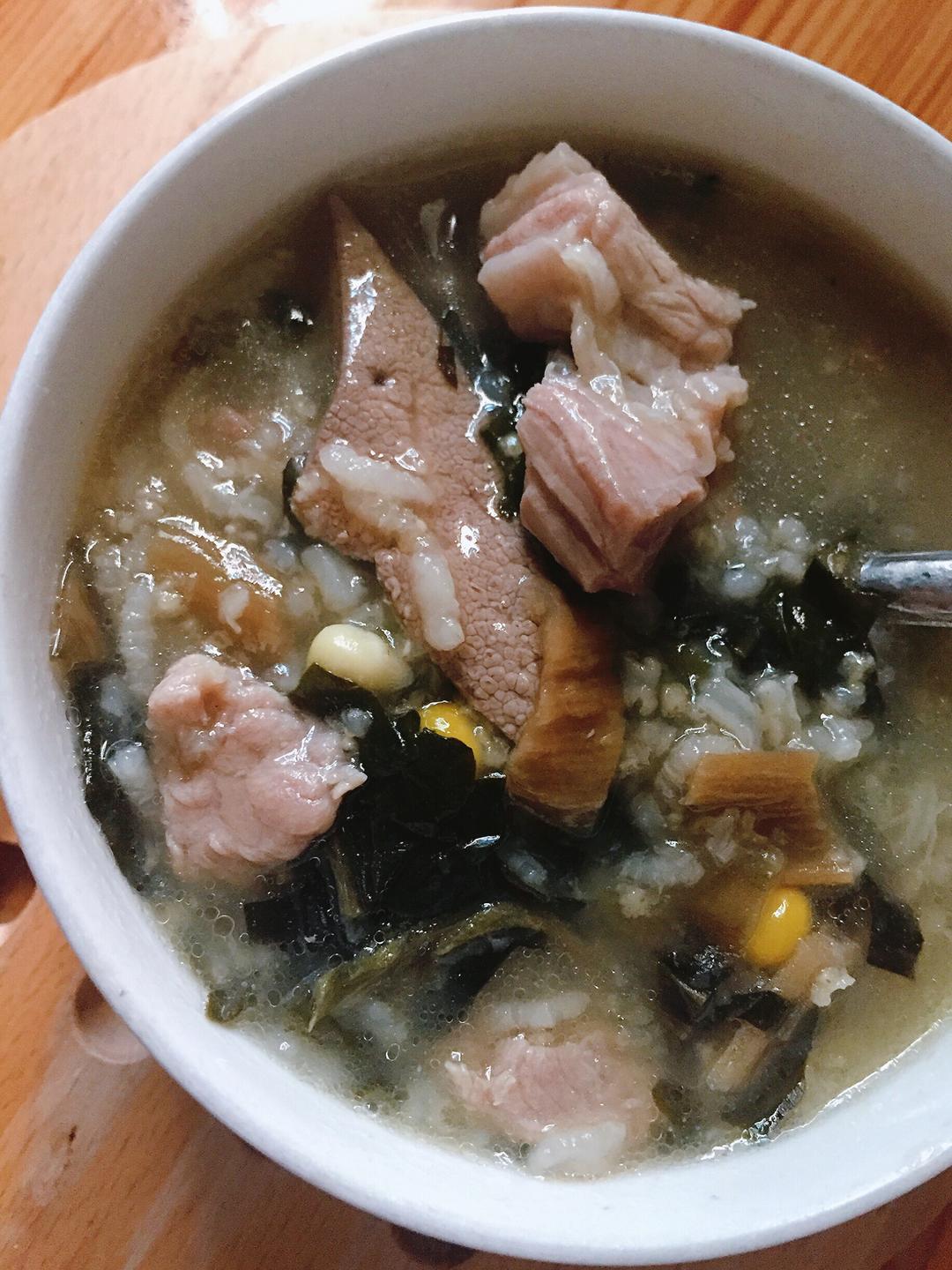 雪菜干煲猪肝瘦肉粥(清肺润喉)