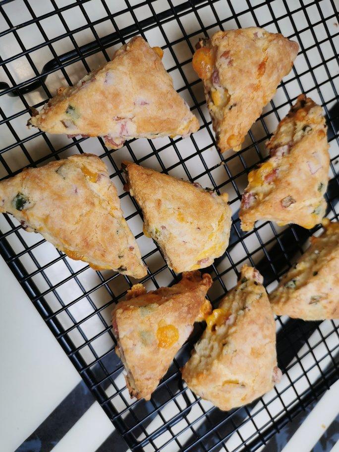 切达芝士培根司康 Cheddar and Bacon Scone