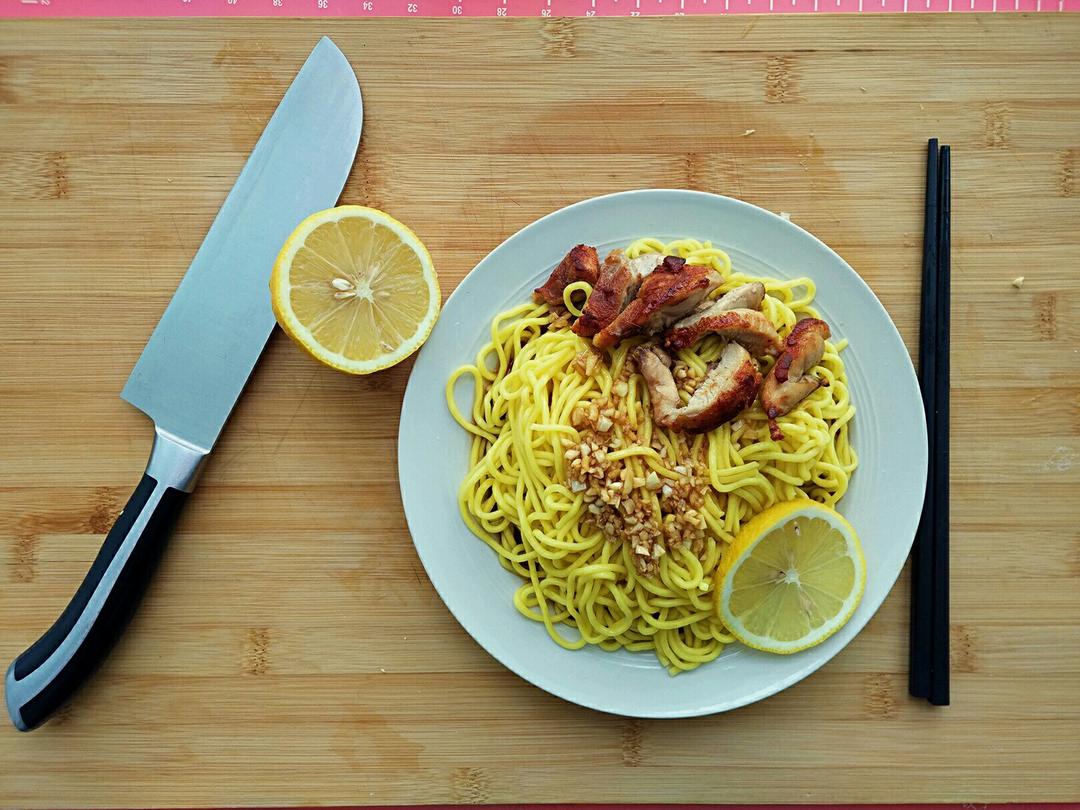 想不好吃都难的——酸甜清爽青柠鸡胸肉凉面！gif小动图