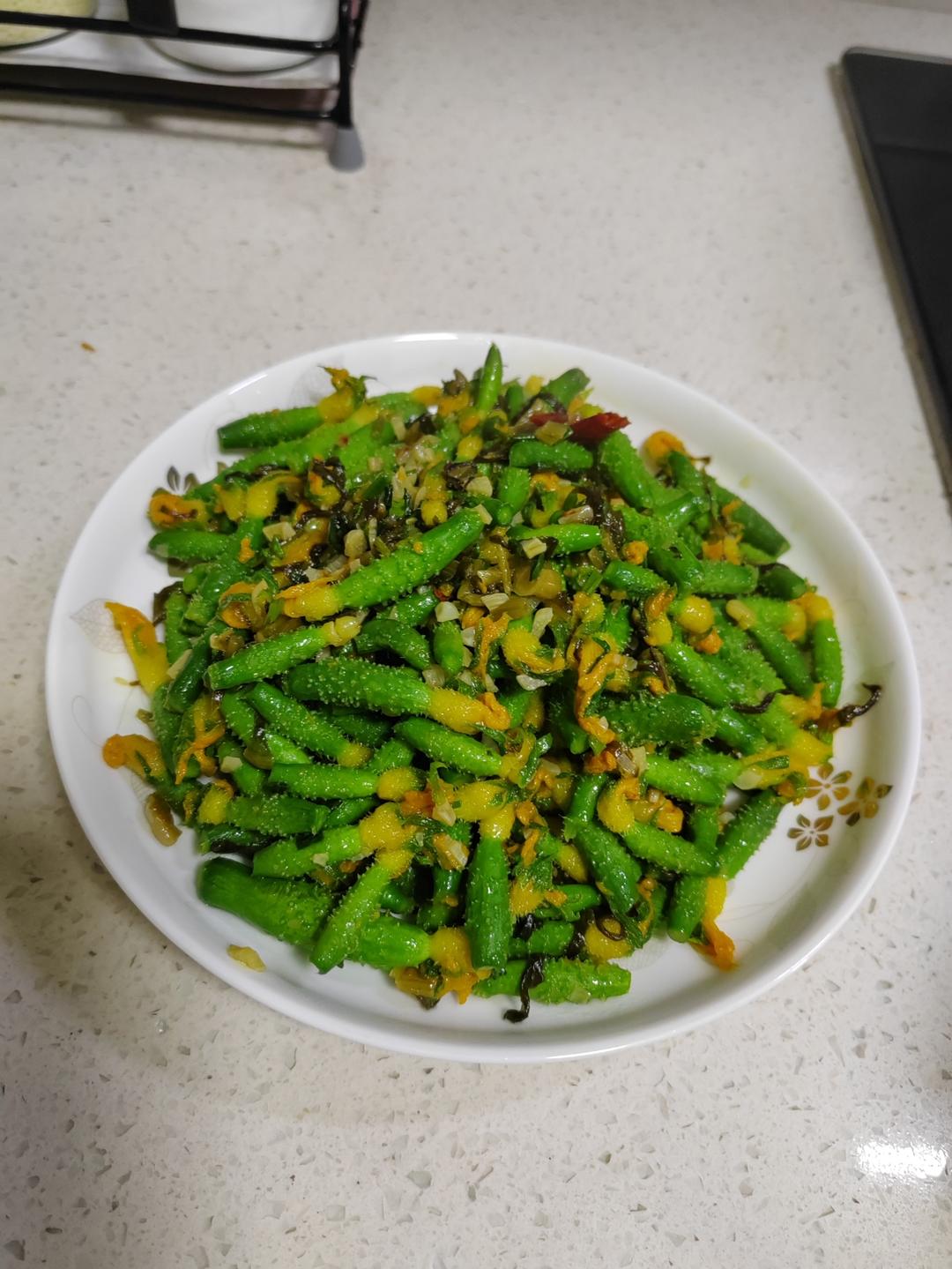 蒜香炝黄瓜花