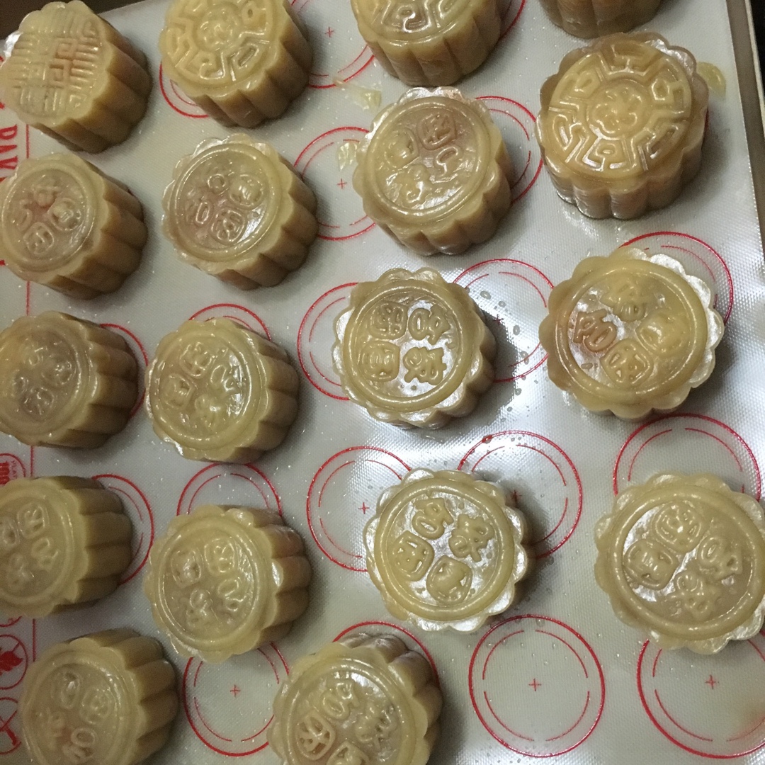 广式月饼——蛋黄莲蓉月饼