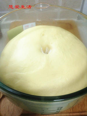 肉松蛋黄面包的做法 步骤2