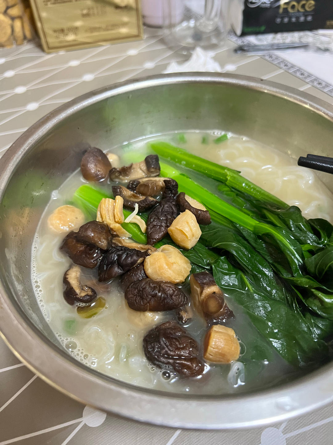 冬菇瑶柱紫菜汤面