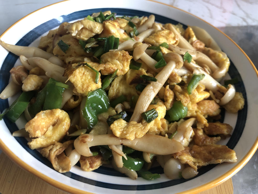 白玉菇炒鸡蛋