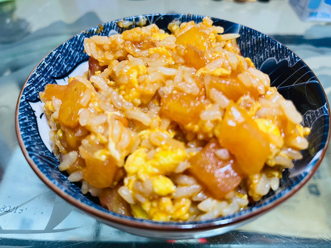 汤汁浓郁的番茄火腿烩饭！一碗不够吃