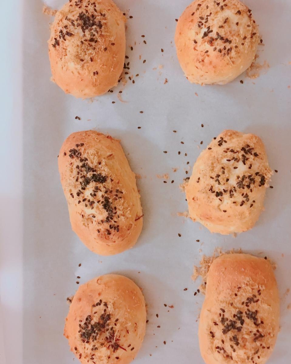 火腿肉松面包卷