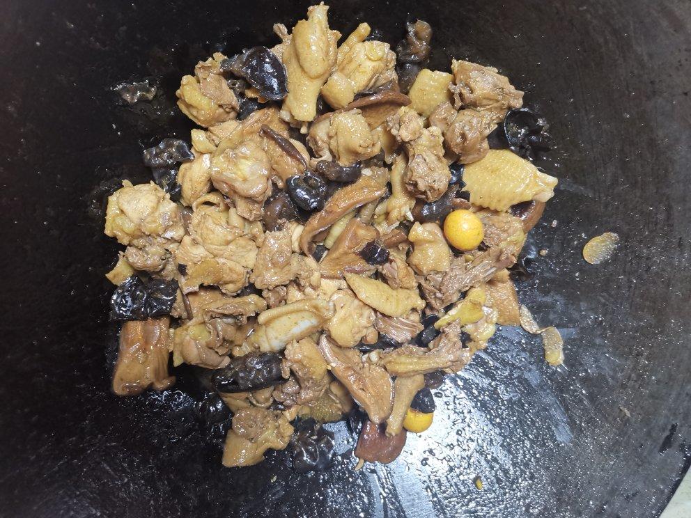 超级好吃下饭的香菇滑鸡