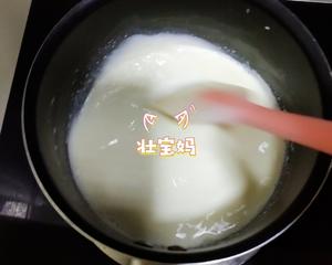 自制炼乳超简单（只需全脂纯牛奶和白糖）和买的口感一样样的的做法 步骤2