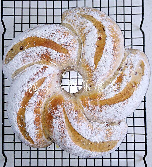 蔓越莓花环面包的做法