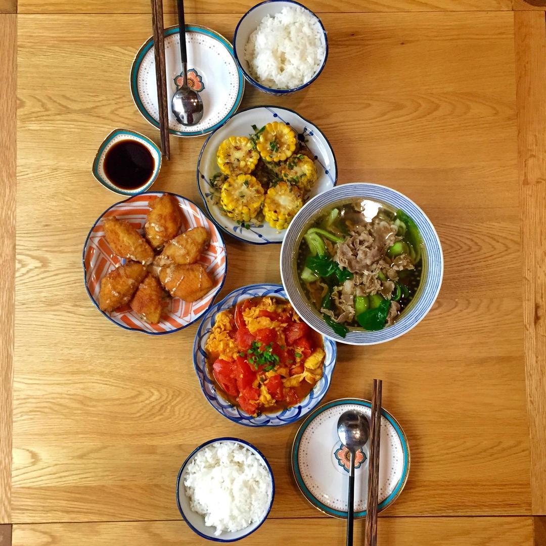 餐桌上不放菜的时候就摆花吧的做法 步骤1