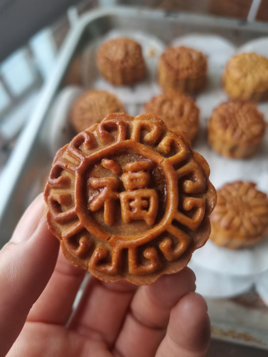 广式月饼—蛋黄莲蓉月饼
