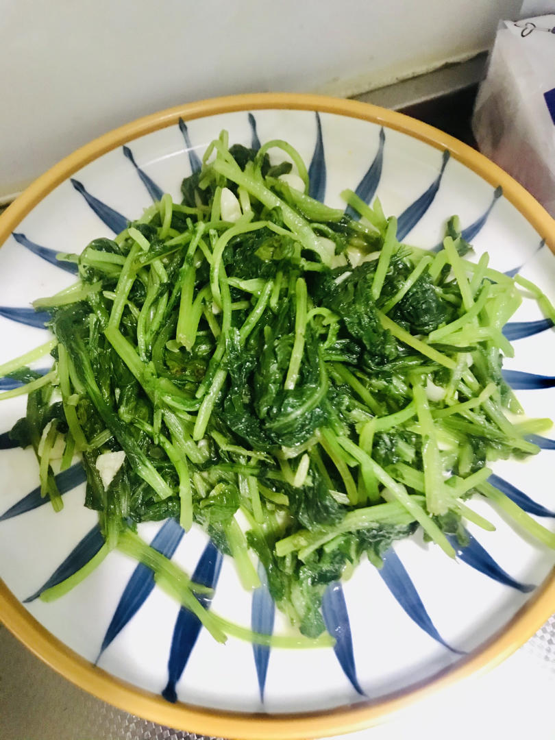 炝炒萝卜缨