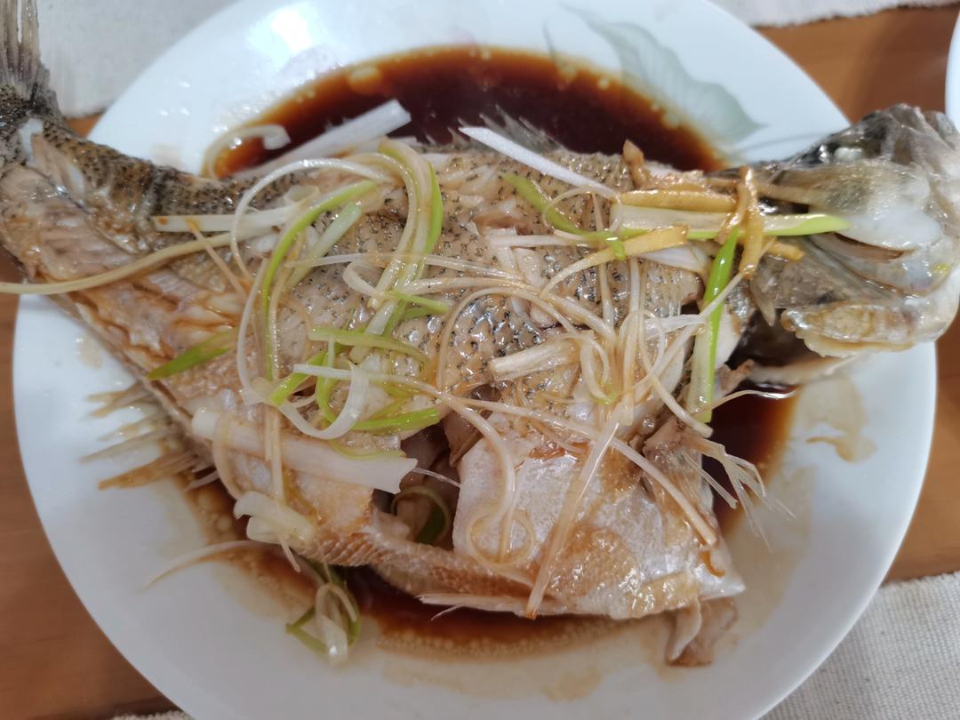 10分钟做 清蒸鲈鱼 （附切鱼图解）
