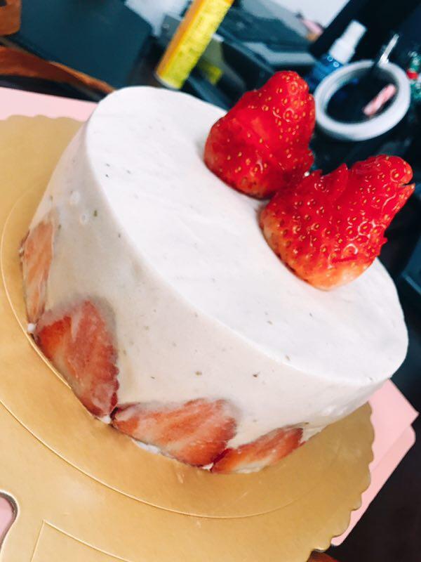 草莓慕斯蛋糕