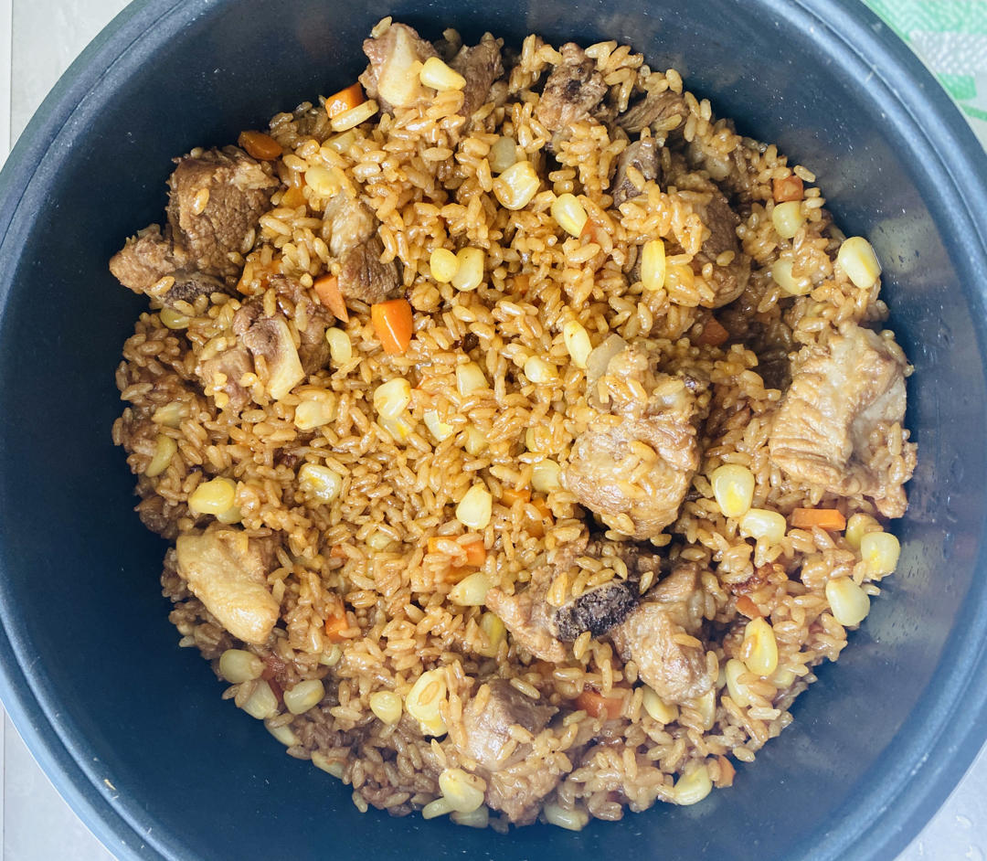 【排骨焖饭】