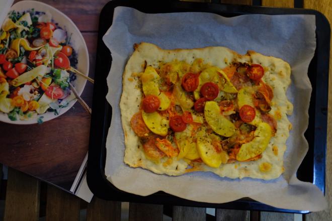 油桃胡萝卜香肠薄底披萨的做法