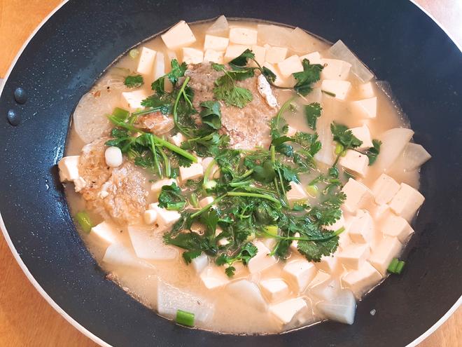 鱼头鱼尾萝卜豆腐汤的做法