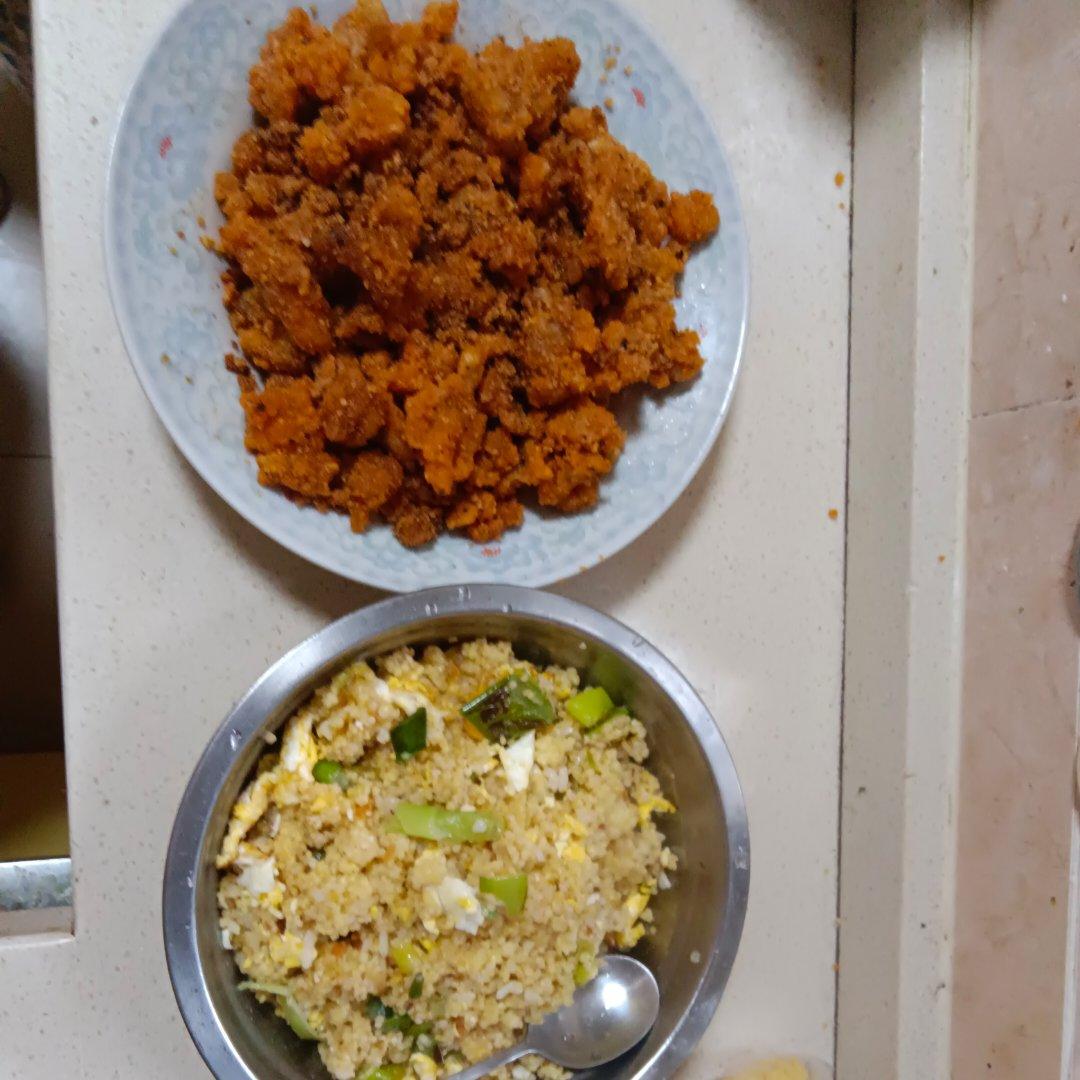 黄澄澄的炒黄金小米饭