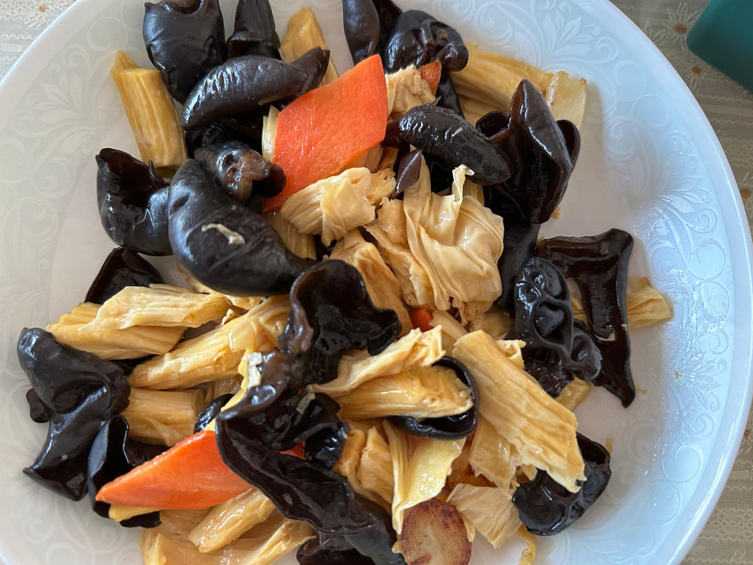 家常小炒木耳炒腐竹