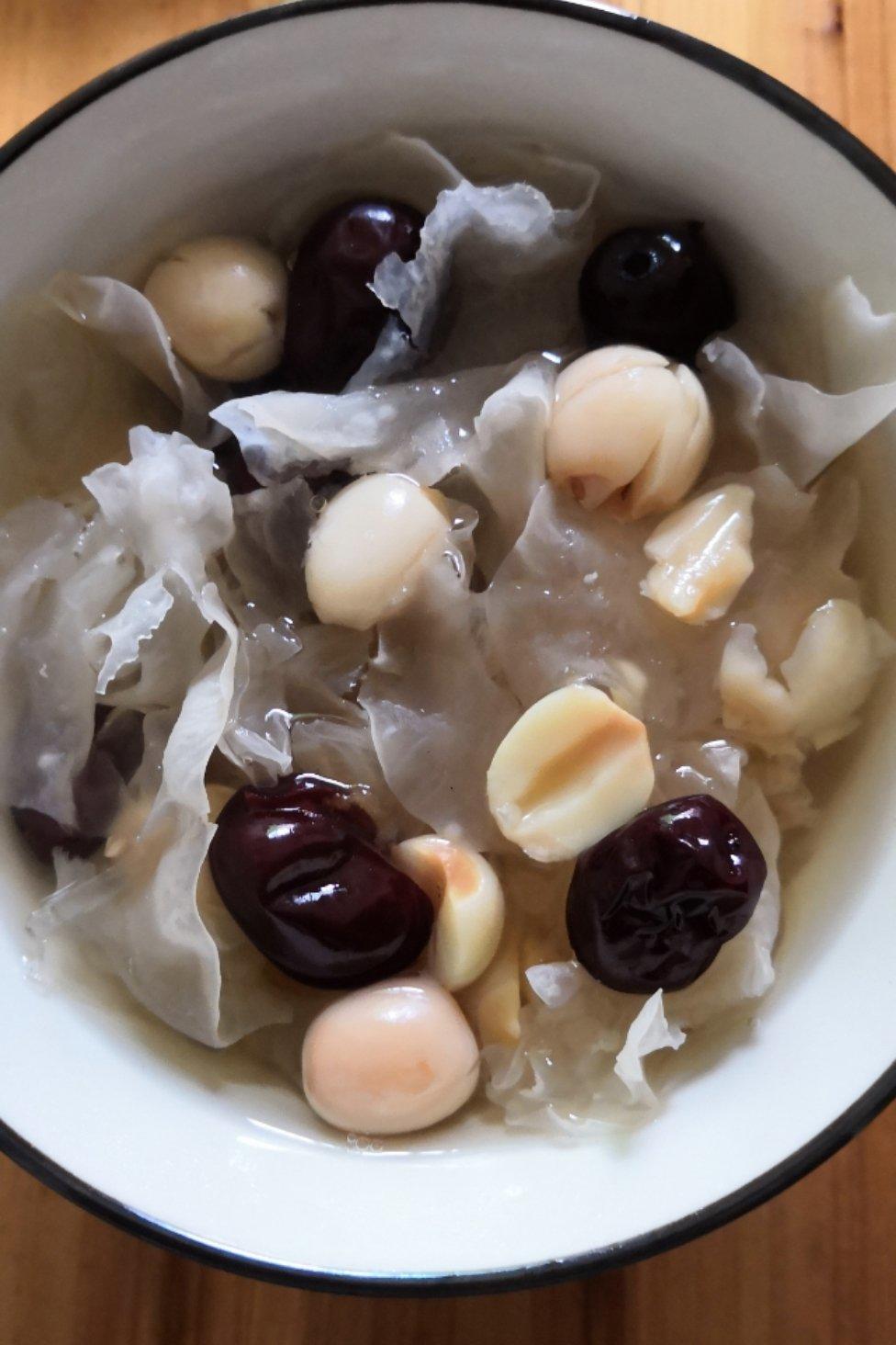 红枣银耳莲子羹