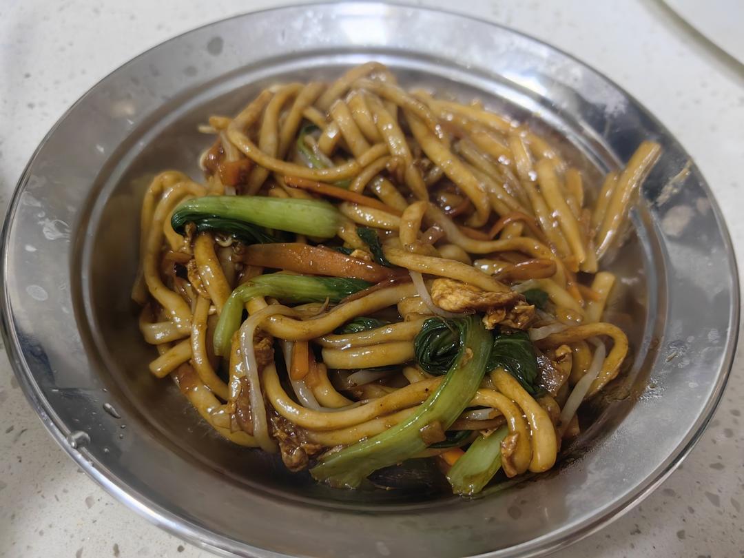 熬个复合酱油就能做出和小吃摊一样的炒面，
