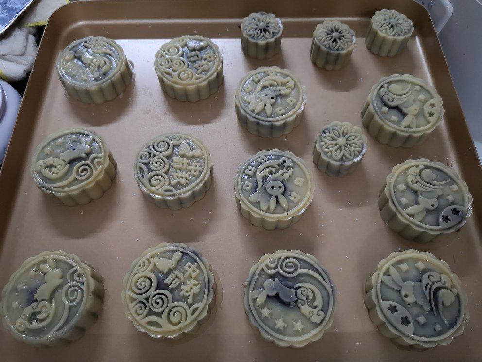 广式月饼－－蛋黄豆沙月饼