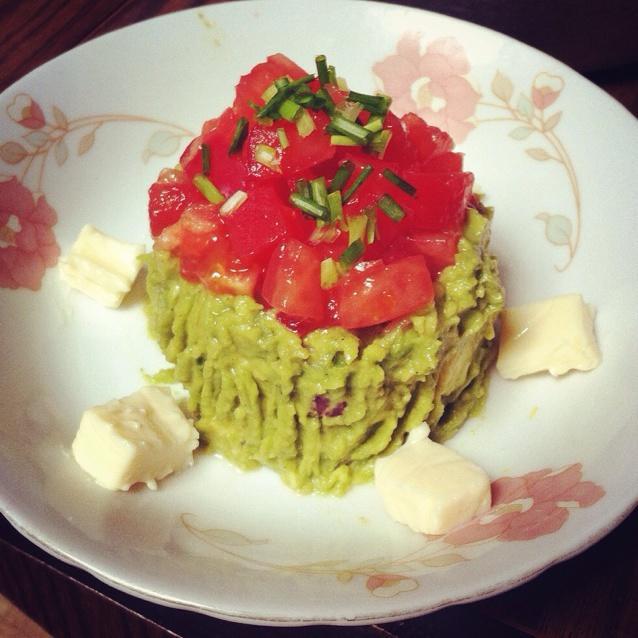 番茄奶酪牛油果色拉