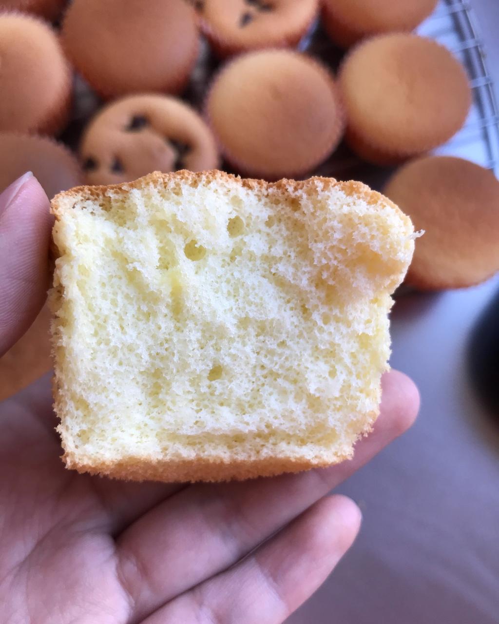 戚风杯子蛋糕^_^不开裂不回缩喔～